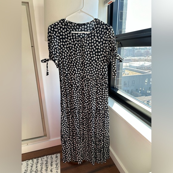 Tie-Sleeve Tiered Midi Dress in Woodcut Flowers - Picture 4 of 12